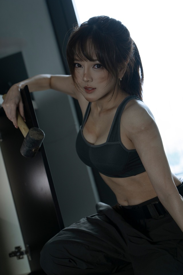 "Nữ thần" Yasuo vạn người mê bất ngờ vào vai thợ sửa ống nước, nhìn ảnh fan chỉ muốn gọi ngay!- Ảnh 2. "Nữ thần" Yasuo vạn người mê bất ngờ vào vai thợ sửa ống nước, nhìn ảnh fan chỉ muốn gọi ngay!- Ảnh 2.