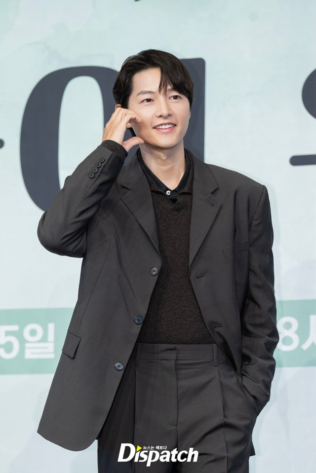Song Joong Ki tái xuất gây ngỡ ngàng, làm "bố 2 con" mà vẫn trẻ cỡ này- Ảnh 2.