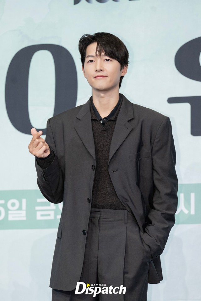 Song Joong Ki tái xuất gây ngỡ ngàng, làm "bố 2 con" mà vẫn trẻ cỡ này- Ảnh 3.