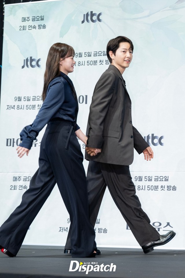 Song Joong Ki tái xuất gây ngỡ ngàng, làm "bố 2 con" mà vẫn trẻ cỡ này- Ảnh 6.