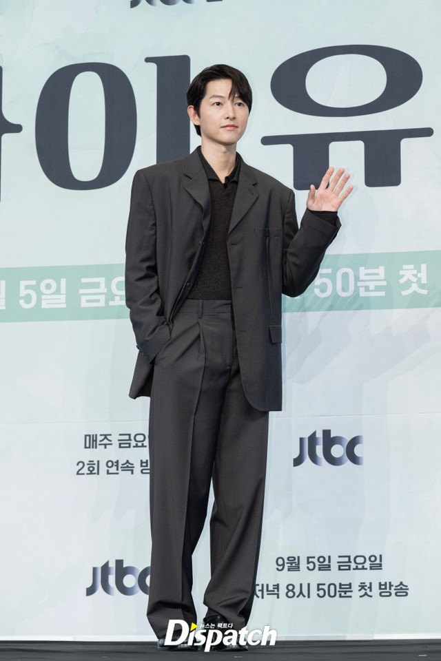 Song Joong Ki tái xuất gây ngỡ ngàng, làm "bố 2 con" mà vẫn trẻ cỡ này- Ảnh 1.