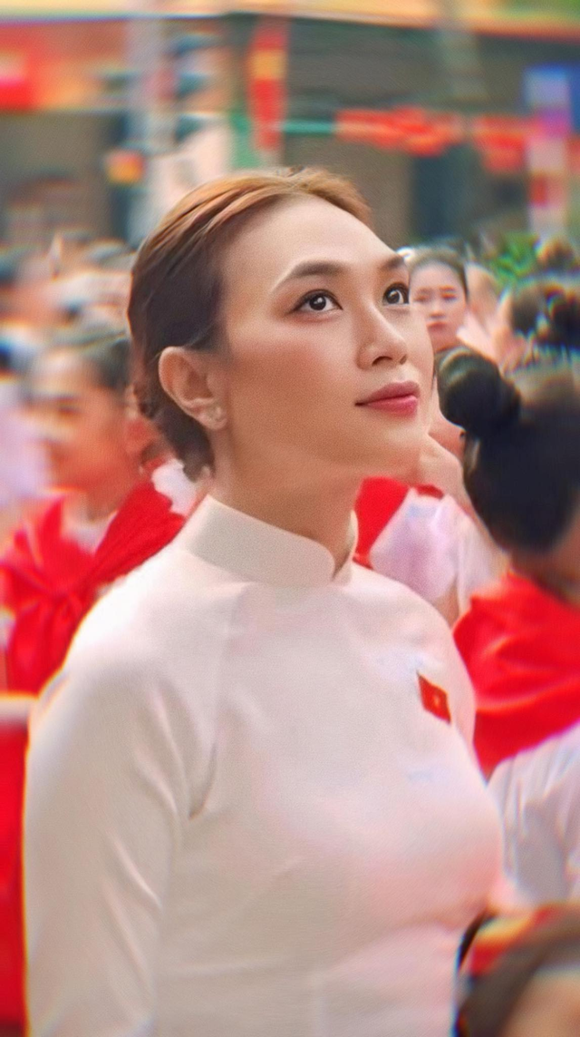 Chạy show Đại lễ như Mỹ Tâm: Từ Mỹ Đình đến Quảng trường Ba Đình rồi Ninh Bình, hát ở đâu “gây bão” ở đó- Ảnh 6.