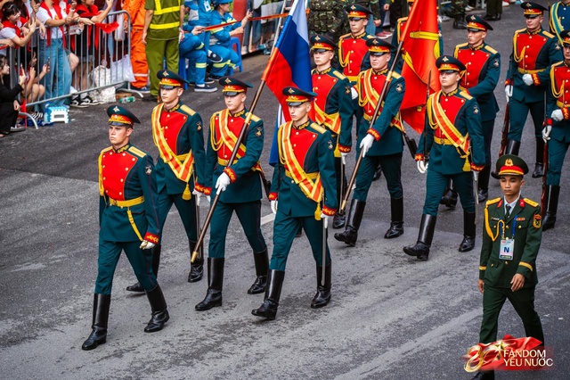 Tâm thư xúc động của khối trưởng quân nhân Nga: "Tôi thật sự muốn được ôm từng người và chụp chung một bức ảnh"- Ảnh 3.