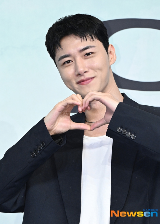 Song Joong Ki tái xuất gây ngỡ ngàng, làm "bố 2 con" mà vẫn trẻ cỡ này- Ảnh 14.