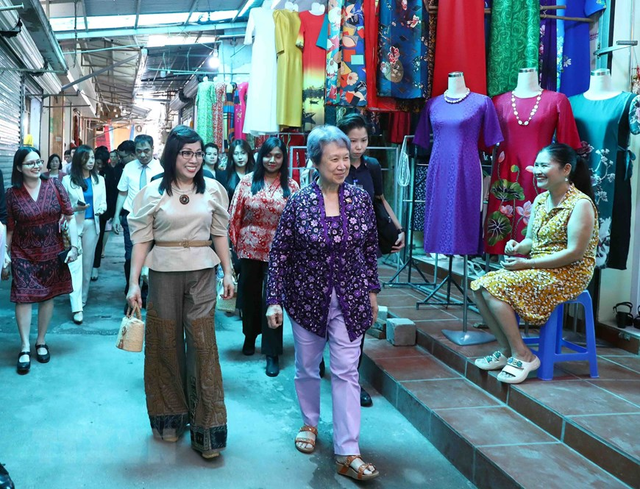 Cách chọn trang phục và túi xách tinh tế, "rất Việt Nam" của Phu nhân Thủ tướng Phạm Minh Chính- Ảnh 10. Cách chọn trang phục và túi xách tinh tế, "rất Việt Nam" của Phu nhân Thủ tướng Phạm Minh Chính- Ảnh 10.
