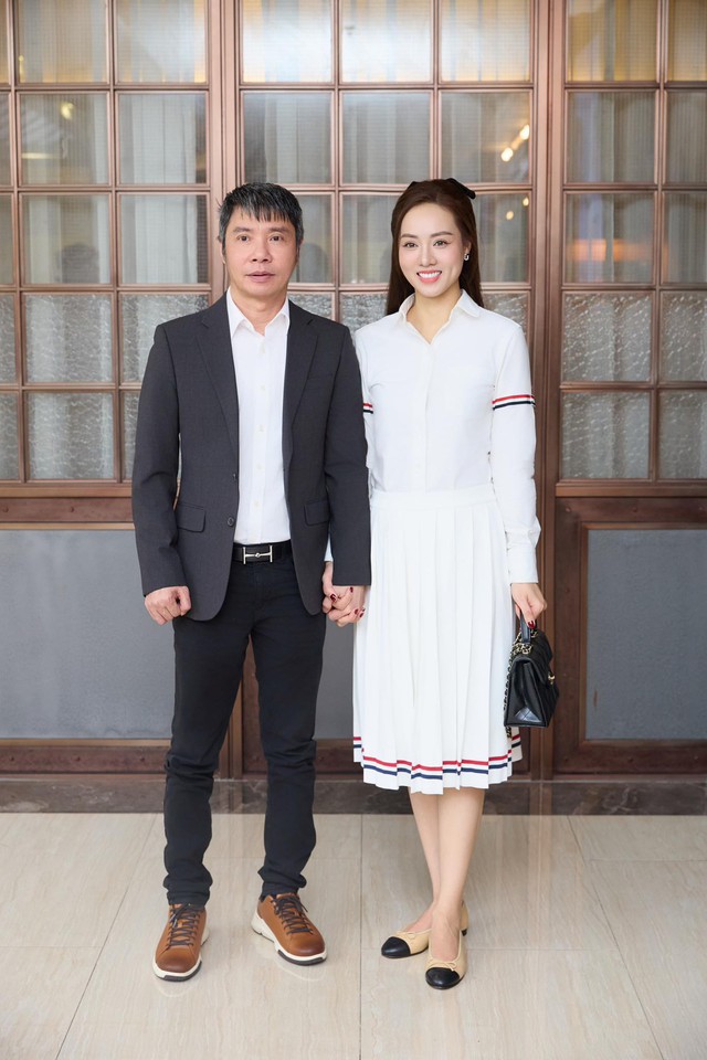 MC Thảo Vân thăm NSND Công Lý khi bạo bệnh, vợ hiện tại có động thái khiến dân mạng tấm tắc: Có phúc!- Ảnh 2.