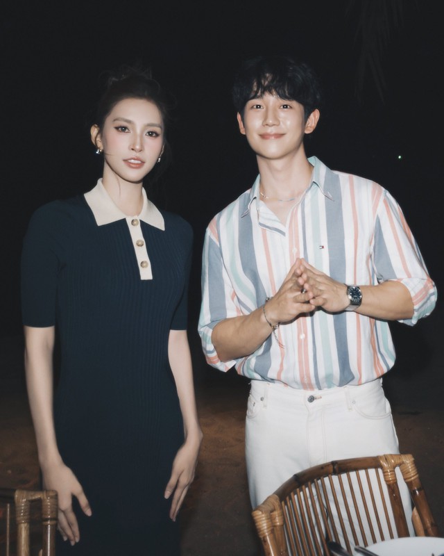 Tiểu Vy và nam thần Jung Hae In gặp gỡ: Event thời trang ngỡ poster phim thanh xuân- Ảnh 1. Tiểu Vy và nam thần Jung Hae In gặp gỡ: Event thời trang ngỡ poster phim thanh xuân- Ảnh 1.