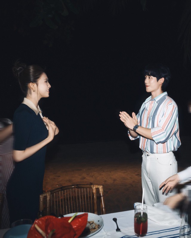 Tiểu Vy và nam thần Jung Hae In gặp gỡ: Event thời trang ngỡ poster phim thanh xuân- Ảnh 2. Tiểu Vy và nam thần Jung Hae In gặp gỡ: Event thời trang ngỡ poster phim thanh xuân- Ảnh 2.