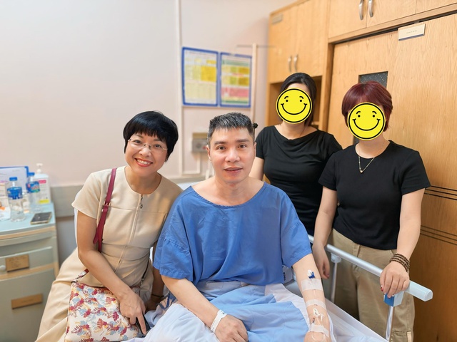 MC Thảo Vân thăm NSND Công Lý khi bạo bệnh, vợ hiện tại có động thái khiến dân mạng tấm tắc: Có phúc!- Ảnh 1.