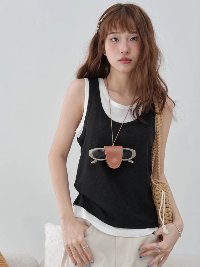 Phải thừa nhận: Tank top là item đỉnh nhất trong tủ đồ lúc này!- Ảnh 30.