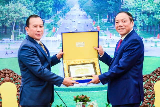 Hàng trăm nghìn lượt khách du lịch Campuchia đến Việt Nam- Ảnh 1.