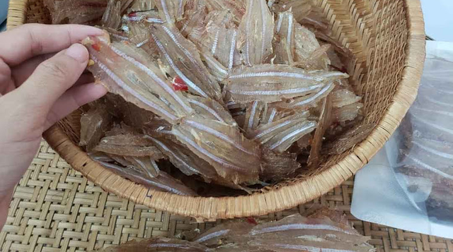 Loài cá bé như ngón út, xưa rẻ như cho nay thành đặc sản 400.000 đồng/kg: Canxi vượt mặt cá hồi!- Ảnh 2. Loài cá bé như ngón út, xưa rẻ như cho nay thành đặc sản 400.000 đồng/kg: Canxi vượt mặt cá hồi!- Ảnh 2.