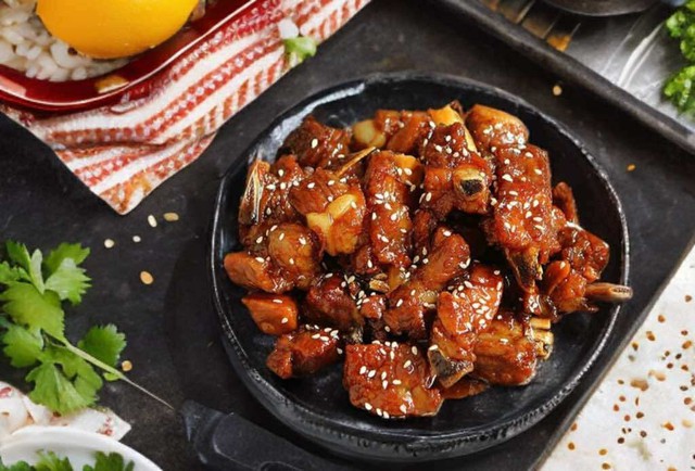 "Khi nào nên cho giấm vào sườn chua ngọt?": Đầu bếp chỉ cách làm đúng để có vị chua ngọt đậm đà, ăn là mê- Ảnh 13. "Khi nào nên cho giấm vào sườn chua ngọt?": Đầu bếp chỉ cách làm đúng để có vị chua ngọt đậm đà, ăn là mê- Ảnh 13.