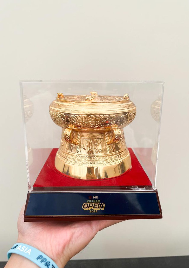 Hé lộ cúp vàng Giải Pickleball PPA Tour Asia 2025: Đẹp choáng ngợp, lại đậm chất Việt Nam!- Ảnh 1.