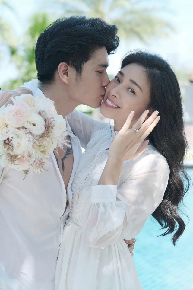 Cặp chị - em lệch 11 tuổi Vbiz: Giấu kín bưng chuyện hẹn hò, từng suy sụp vì khó có con- Ảnh 5. Cặp chị - em lệch 11 tuổi Vbiz: Giấu kín bưng chuyện hẹn hò, từng suy sụp vì khó có con- Ảnh 5.