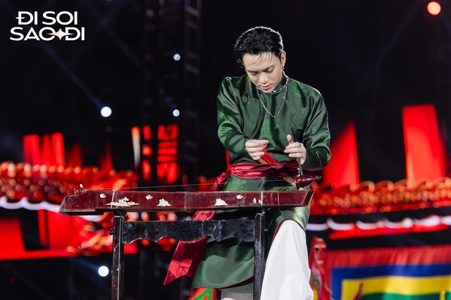 NSND Tự Long lẫn SOOBIN biểu diễn trong im lặng, concert Chông Gai D-7 liên tục gặp sự cố âm thanh khiến fan than trời- Ảnh 4.