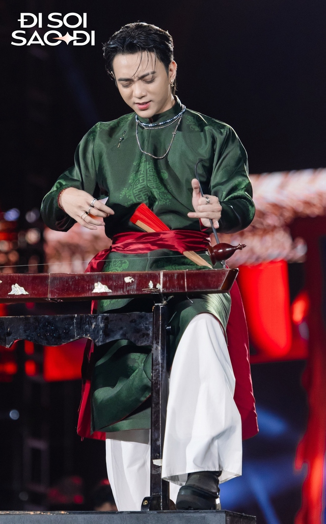 NSND Tự Long lẫn SOOBIN biểu diễn trong im lặng, concert Chông Gai D-7 liên tục gặp sự cố âm thanh khiến fan than trời- Ảnh 3.