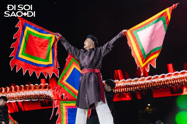 NSND Tự Long lẫn SOOBIN biểu diễn trong im lặng, concert Chông Gai D-7 liên tục gặp sự cố âm thanh khiến fan than trời- Ảnh 5.