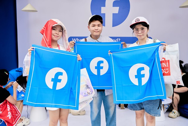 Hàng nghìn khán giả đội mưa chụp ảnh cùng Bùi Công Nam trong concert "Anh Trai Vượt Ngàn Chông Gai" - Ảnh 7.