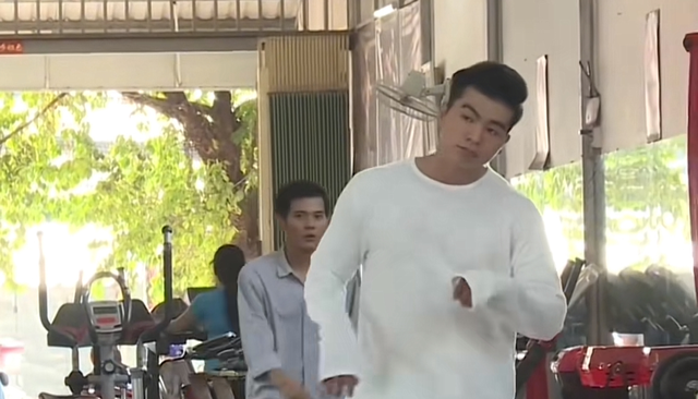 2,4 triệu người không tin đây là Steven Nguyễn, mỹ nam đẹp nhất Mưa Đỏ làm sao thế này?- Ảnh 2.