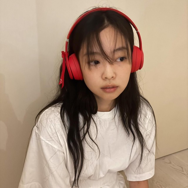 Không thể tin nổi đây là mặt mộc của Jennie (BLACKPINK) ở tuổi 29!- Ảnh 5.