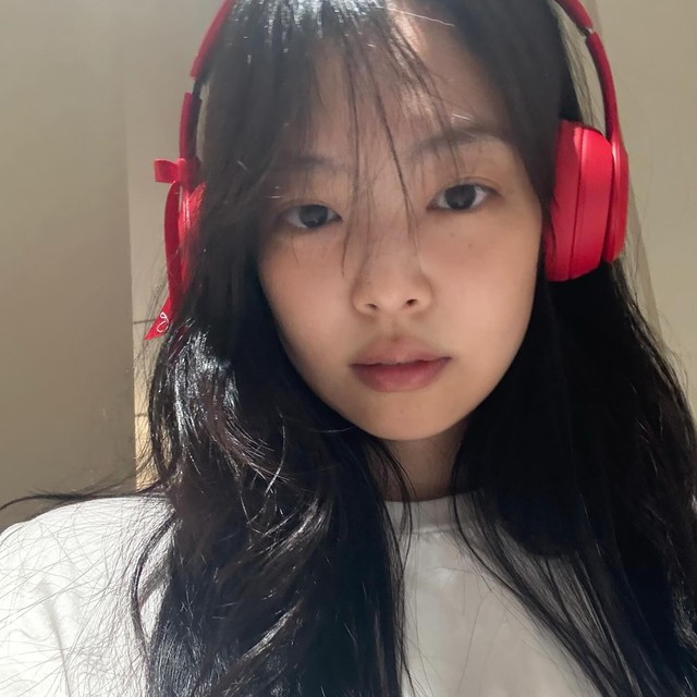 Không thể tin nổi đây là mặt mộc của Jennie (BLACKPINK) ở tuổi 29!- Ảnh 1.