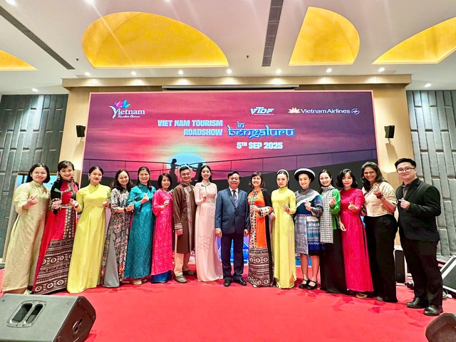 Quán quân Gương mặt truyền hình 2025 dẫn tiếng Anh lưu loát cho cuộc thi sắc đẹp tại Ấn Độ- Ảnh 3.