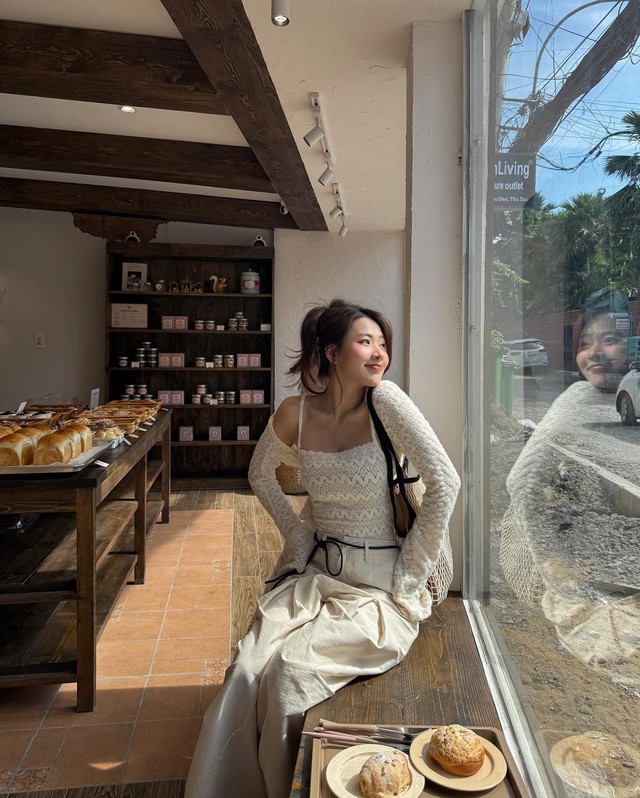 Nữ diễn viên Việt đã xinh mê mẩn còn có style chuẩn nàng thơ- Ảnh 6.