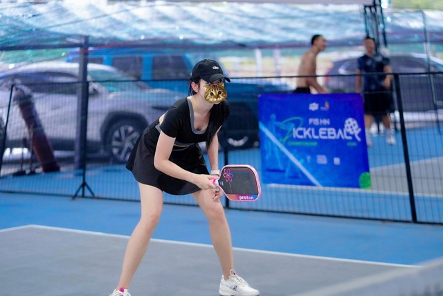 Á hậu Huyền My chăm tập thể thao hết cỡ: Từ pickleball, golf đến yoga đều "cân đẹp", bảo sao dáng nuột nà đến thế- Ảnh 2.