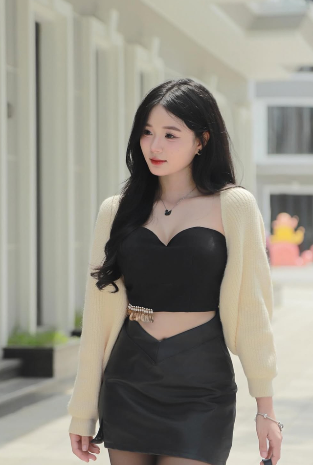 Chìm đắm trong profile của nữ game thủ Genshin Impact 3,7 triệu follow, nhan sắc và tài năng đều "cực phẩm"- Ảnh 2. Chìm đắm trong profile của nữ game thủ Genshin Impact 3,7 triệu follow, nhan sắc và tài năng đều "cực phẩm"- Ảnh 2.