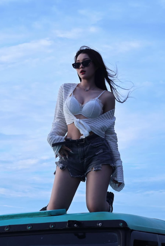 Chìm đắm trong profile của nữ game thủ Genshin Impact 3,7 triệu follow, nhan sắc và tài năng đều "cực phẩm"- Ảnh 7. Chìm đắm trong profile của nữ game thủ Genshin Impact 3,7 triệu follow, nhan sắc và tài năng đều "cực phẩm"- Ảnh 7.
