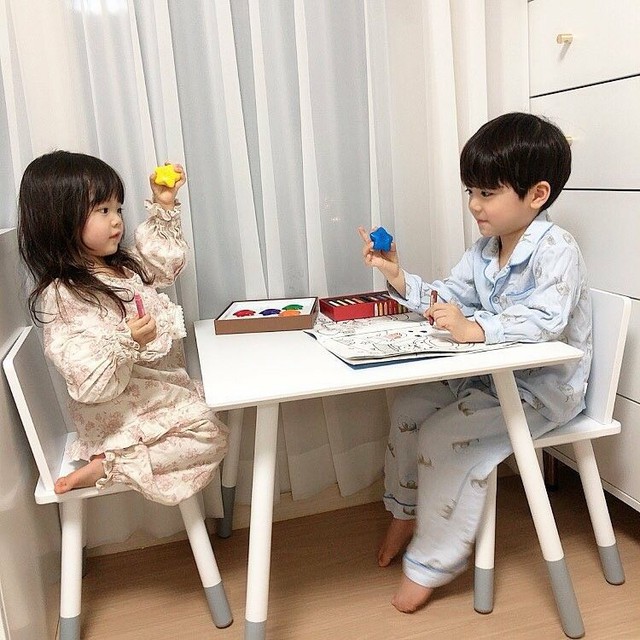 Hãy để con "làm quen" và "thân thiết" với bộ đôi vàng này càng sớm càng tốt- Ảnh 2.