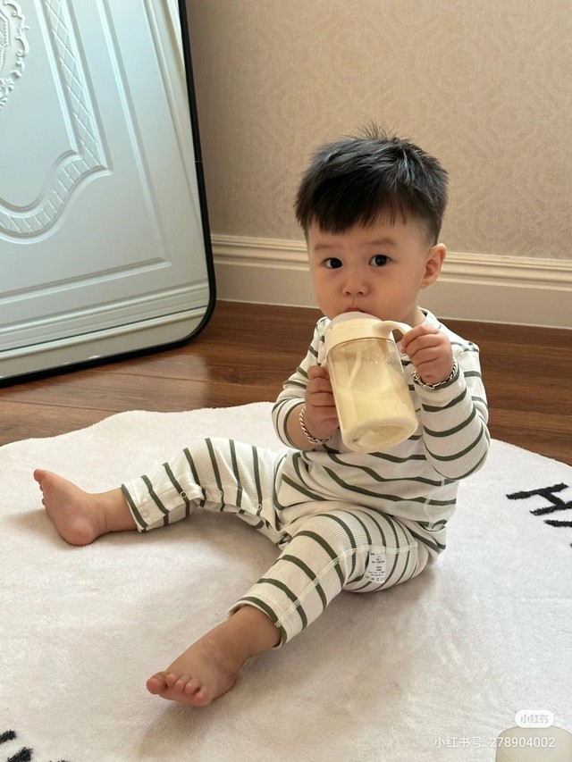 Hãy để con "làm quen" và "thân thiết" với bộ đôi vàng này càng sớm càng tốt- Ảnh 1.