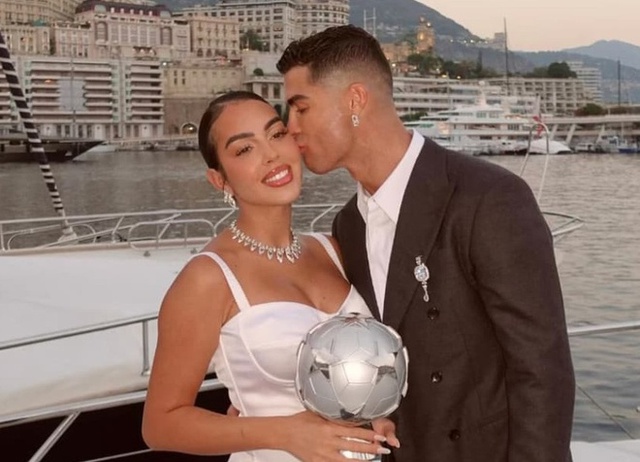 Ronaldo cưới cô gái nhà nghèo, đám cưới được mong chờ nhất năm 2026- Ảnh 1.