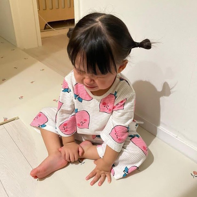 Bé nhìn thấy một người nào đó bỗng dưng òa khóc? Bố mẹ đừng chủ quan cho là chỉ "sợ người lạ"- Ảnh 1.