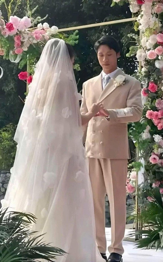 Đám cưới tiểu thư tiệm vàng làm cả MXH Việt sục sôi, nhà gái chuẩn tài phiệt đẹp sang vô cùng tận- Ảnh 2.