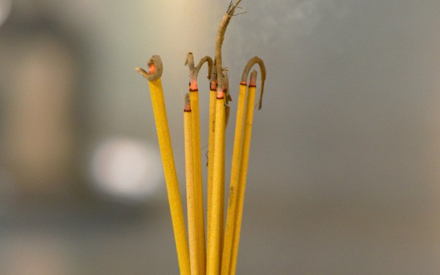 3 thời điểm không nên thắp hương, thầy phong thủy giải thích cặn kẽ- Ảnh 3.