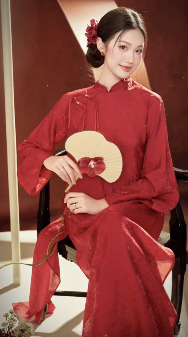 Ai mặc áo dài đẹp như Doãn Hải My: Nhan sắc “nghiêng nước nghiêng thành”, bất bại trong dàn WAGs Việt- Ảnh 2.