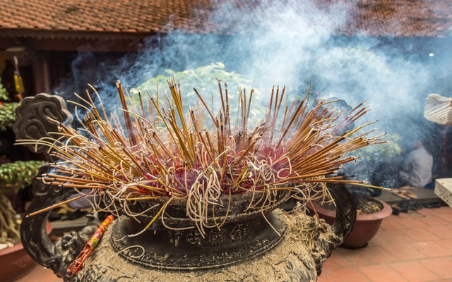 3 thời điểm không nên thắp hương, thầy phong thủy giải thích cặn kẽ- Ảnh 1.