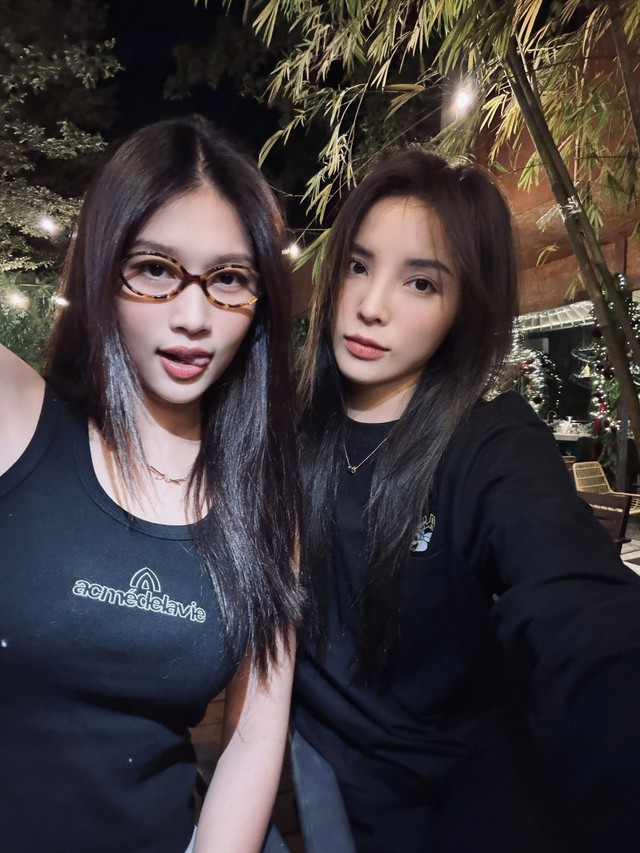 Hoa hậu Đoàn Thiên Ân hất tay fan nữ xin chụp ảnh cùng tại sự kiện?- Ảnh 3.