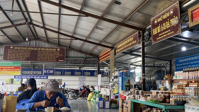 Quán cơm miền Tây công khai nuôi "3 con quỷ", treo đầy biển cảnh báo nhưng biết sự thật ai nấy đều bật ngửa- Ảnh 6.