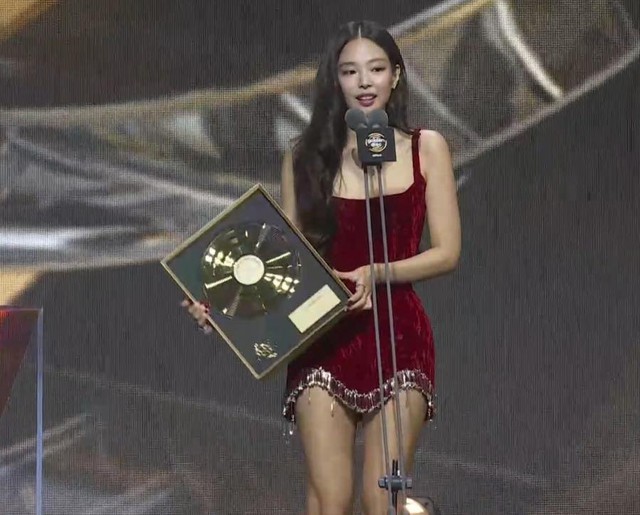 Quyền lực tuyệt đối của Jennie- Ảnh 2. Quyền lực tuyệt đối của Jennie- Ảnh 2.