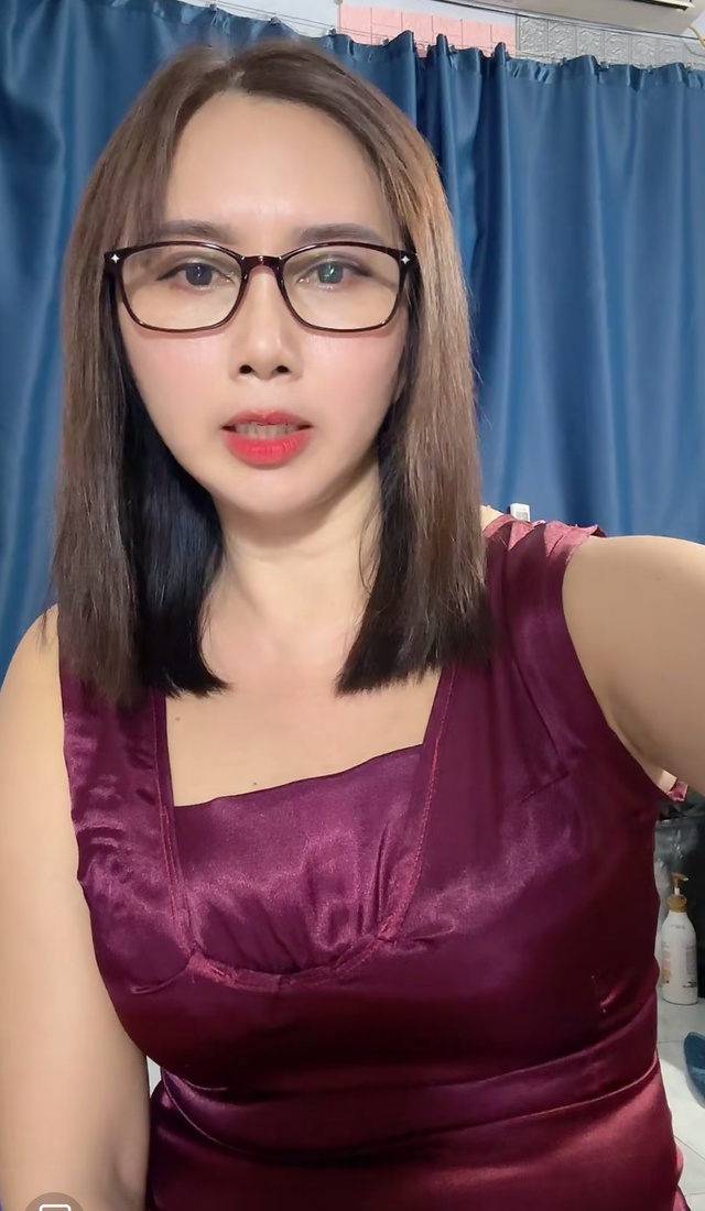 Mẹ Thuỳ Tiên bất ngờ mở livestream, chuyện gì đây?- Ảnh 1.