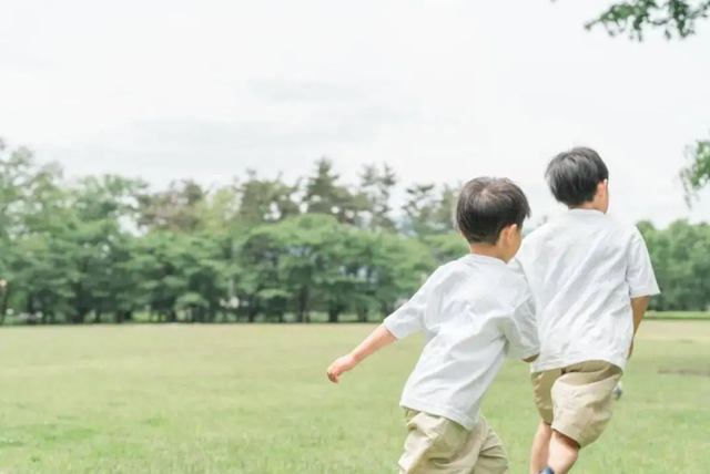 Nuôi con giống xé "túi mù": 2 cậu con trai, đứa luôn làm cha mẹ yên tâm, đứa lại khiến lòng tràn đầy bất lực!- Ảnh 7.