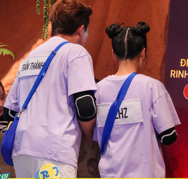 52Hz dán bảng tên ở vùng nhạy cảm tại Running Man Việt, bị nói "khôn lỏi"- Ảnh 6.