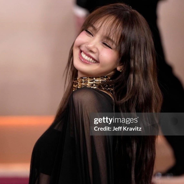 "Ống kính hủy diệt" Getty Images bóc trần nhan sắc thật của Lisa (BLACKPINK) tại siêu sự kiện Quả Cầu Vàng 2026- Ảnh 4.