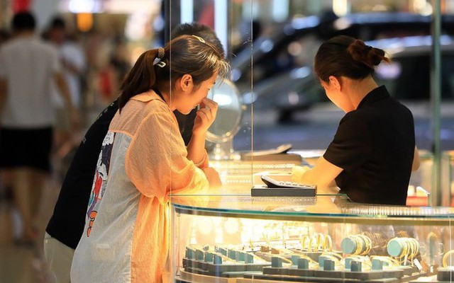 Một kiểu mua vàng mới đang lên ngồi, giờ ai cũng mua được vàng, khoe vàng sẽ là xu hướng!- Ảnh 5.