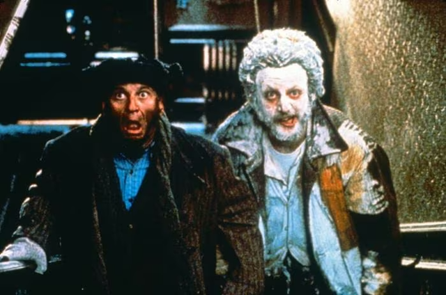 Chuyện đáng xấu hổ của tài tử "Ở Nhà Một Mình" bị bại lộ- Ảnh 4.