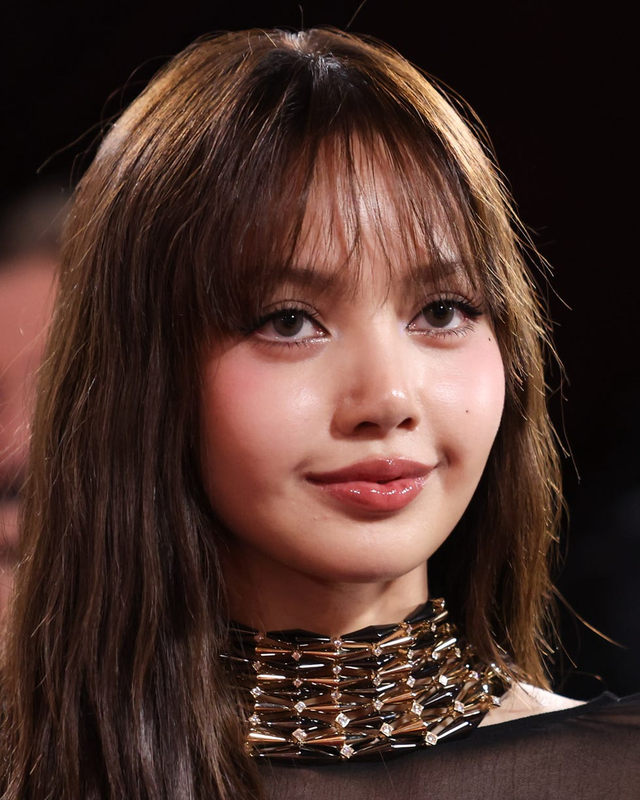 Lisa mang đồ xuyên thấu trở lại, không dám hở bạo mà trông đã “đỉnh nóc kịch trần”!- Ảnh 6.