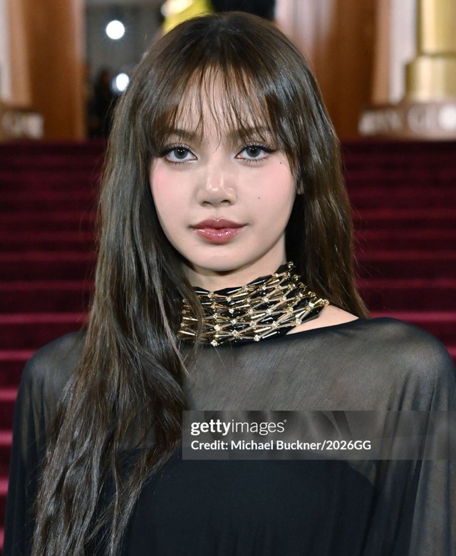 "Ống kính hủy diệt" Getty Images bóc trần nhan sắc thật của Lisa (BLACKPINK) tại siêu sự kiện Quả Cầu Vàng 2026- Ảnh 3.